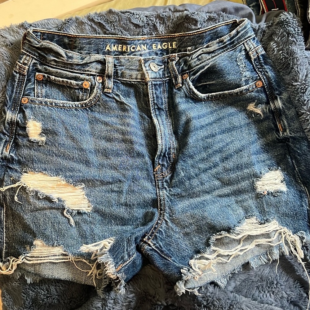 American eagle denim distressed jean shorts size 4